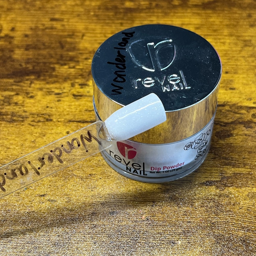 Revel Nail Dip Powder in Wonderland